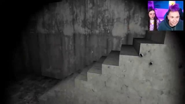 Милс PLAY - ПЫТАЕМСЯ ПРОЙТИ GRANNY 😳