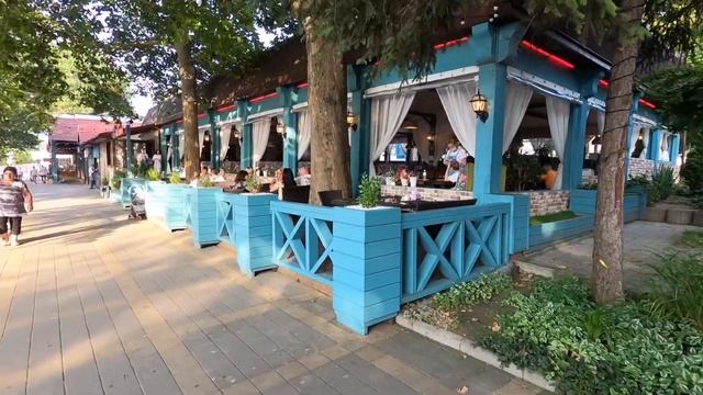 Вечерняя прогулка по центру Анапы. Дошли до центрального рынка. Морской вокзал. Влог.