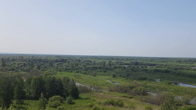 На высоком берегу реки