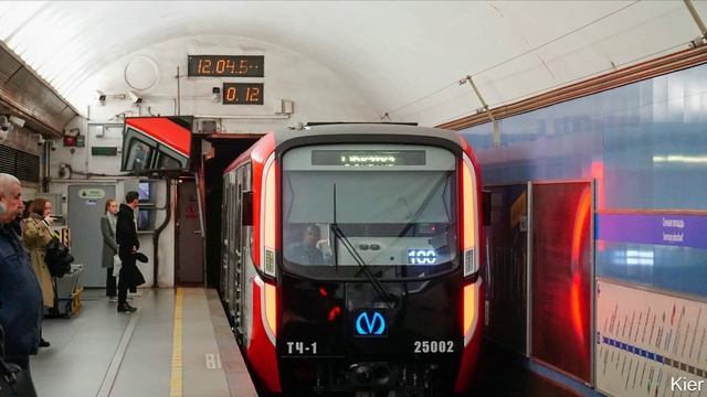 Головной вагон метро 