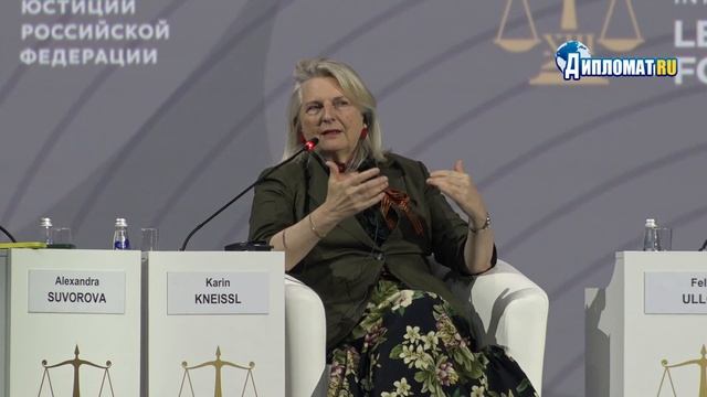 «Дипломатия умерла, договоры не уважаются»: Карин Кнайсль — о катастрофе доверия