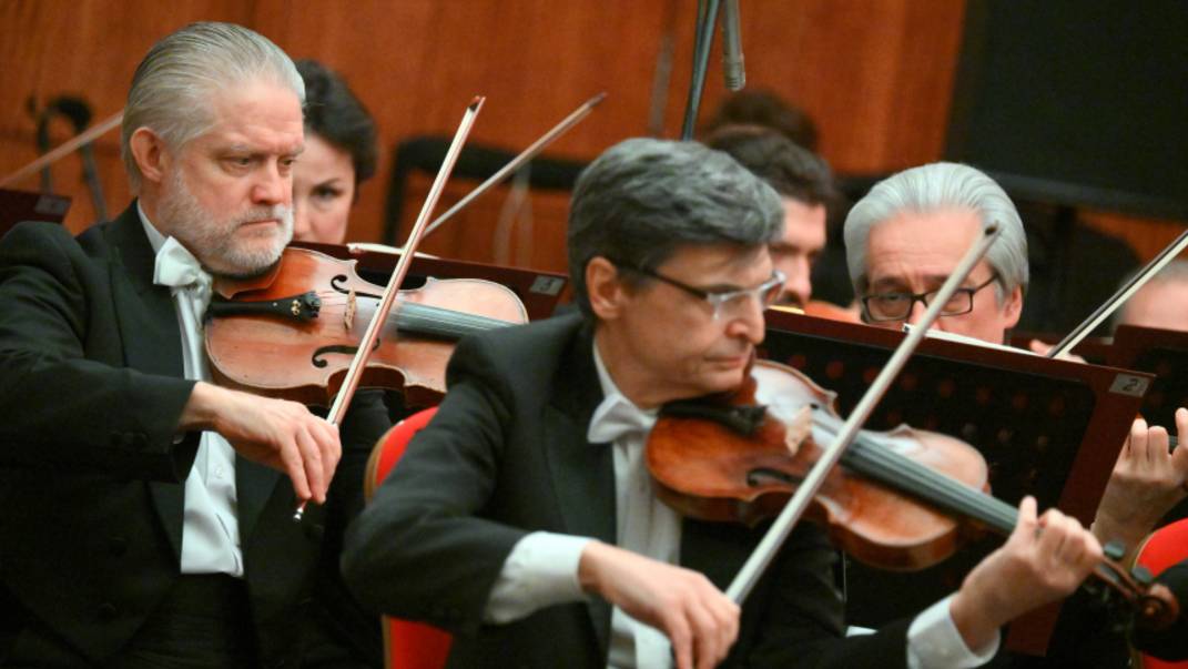 Большой симфонический оркестр провел концерт в Баку после эвакуации из Ирана