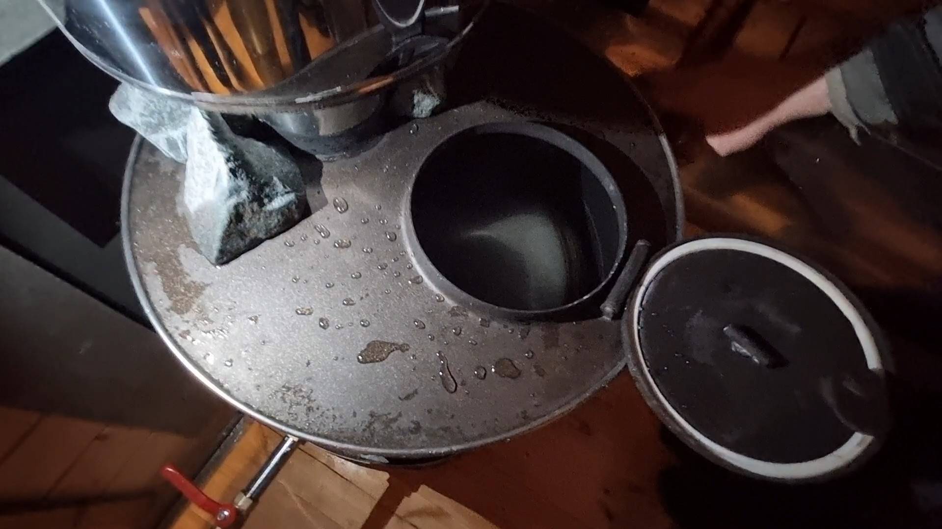 Как заливать воду в печь | Запарник веников