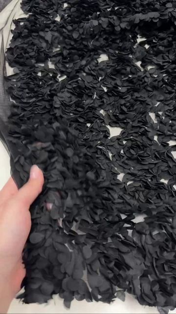 Сетка с 3D цветами в чёрном цвете