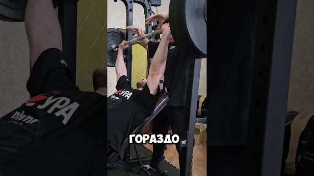 Два вида жима лежа на наклонной скамье. Какой из них выбрать