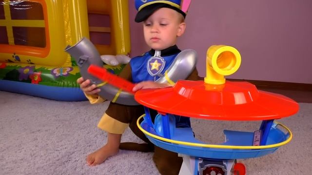 Рома и Диана Смотровая Башня Щенячий Патруль Рома играет с новой игрушкой PAW Patrol