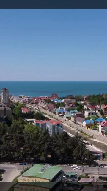 Квартира на побережье с видом на море и горы