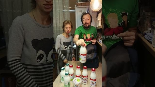 Рюкзак уценённых продуктов за 500 рублей: молоко, кефир, бекон - распаковка