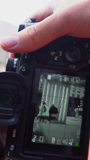 Ч/Б уличная стрит фотография в Москве. Sony A7 IV #streetphotography