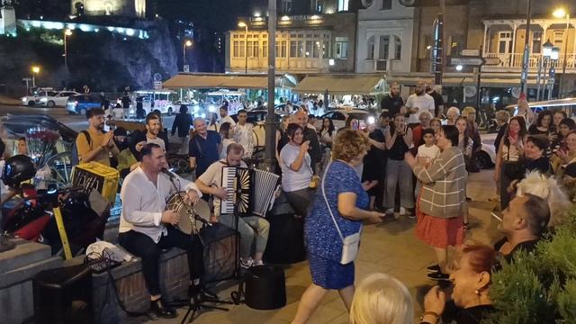 Грузинские напевы и танцы в Тбилиси.