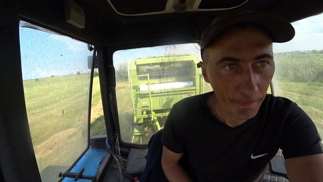 РЕМОНТ ОСИ ПРЕСС ПОДБОРЩИКА ДОПРЕССОВЫВАЕМ СЕНО СНОВА МОРОСИТ  ДОЖДЬ