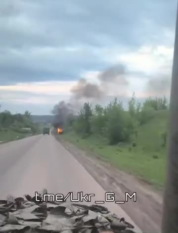 Последствия работы русского FPV-дрона по автомобилю подвоза боеприпасов противника, где-то на фро...
