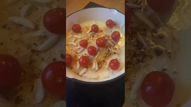Куриное филе: куриное филе + чеснок + помидорки черри + шпинат + сливки 10% + пармезан + соль
