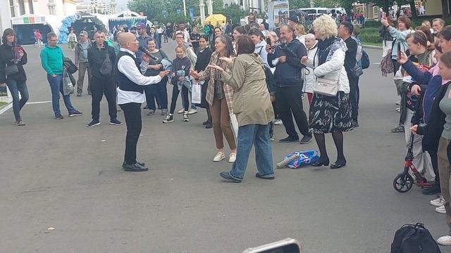 "Белла, чао" на ВДНХ от певца из Венесуэлы