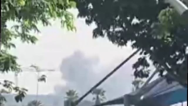 ‼️🇮🇷🇮🇱Серия взрывов в центре Тель-Авива и Герцлии 

▪️Мощные взрывы упало 8-этажное здания ЦАХАЛ