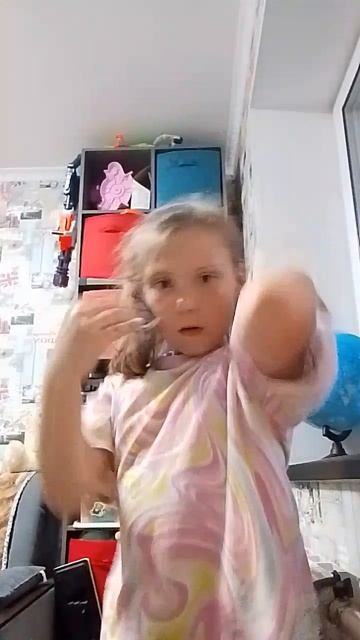 когда подруга зовёт гулять