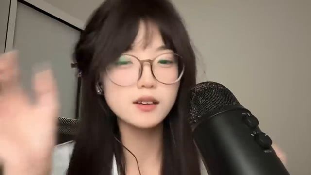 food ASMR. Близкий шёпот, движения рук, звуки рта, запись со стрима.