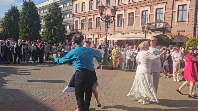 ВАЛЬС,,Под небом Парижа,, Олег и Лариса ПАПАЗОВЫ НОН-СТОП Брест