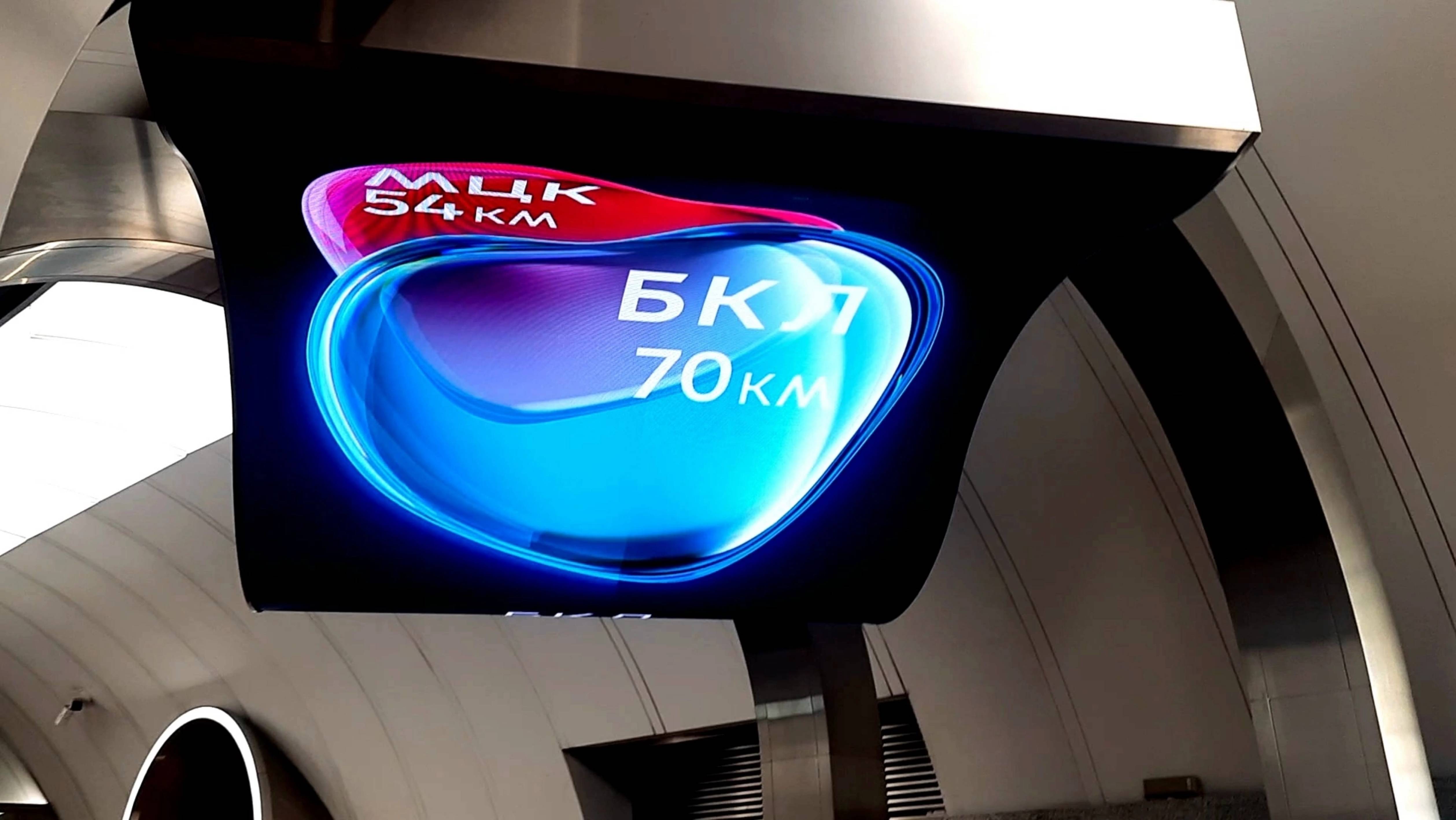 Станция метро БКЛ Рижская (Большой Кольцевой Линии) в Москве бирюзовой линии зал внутри вестибюля