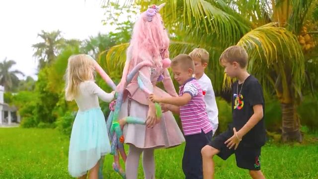 С днём рождения, Алиса! Добро пожаловать в семью Влада и Ники