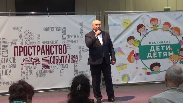 Спят усталые игрушки. Слова Зои Петровой, муз. Аркадия Островского. Исполняет Сергей Ольховый.