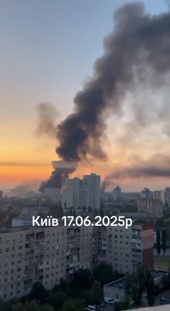 Утренний Киев под атакой дронов-камикадзе. Как сообщают был атаковал аэропорту Жуляны, складские ...