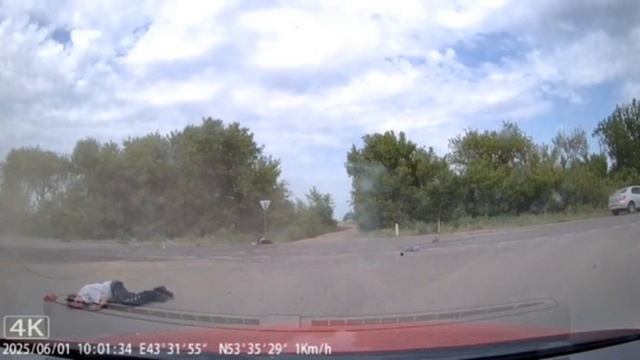 Ради Бога не торопитесь выезжать на перекрёсток, не спешите, лучше пропустить машину