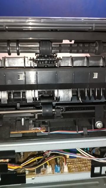 HP LJ 1320 рветъ, жуетъ и мажетъ