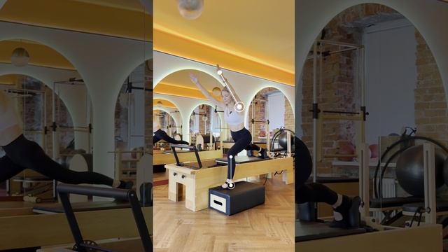 ПИЛАТЕС | Комплекс на укрепление ног и ягодиц в зале или дома с Юлей Киреевой. #пилатес #pilates