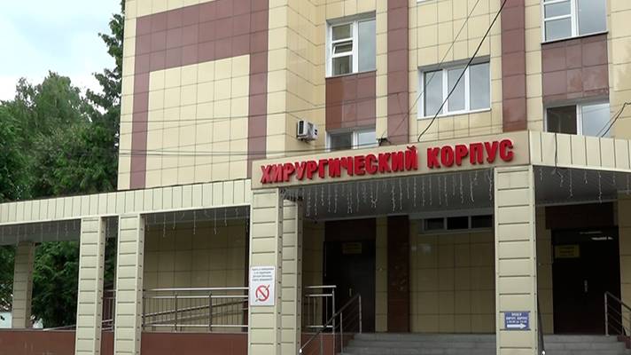 Девочка, которая выпала с 12 этажа идёт на поправку