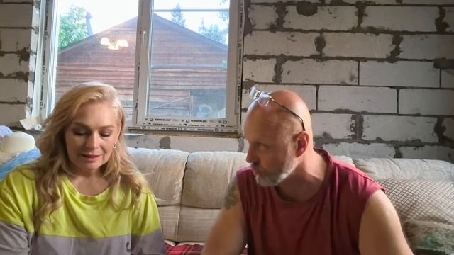 Отвезли  маму Игорька домой. Болталка за чаем. Обустройство участка продолжается.