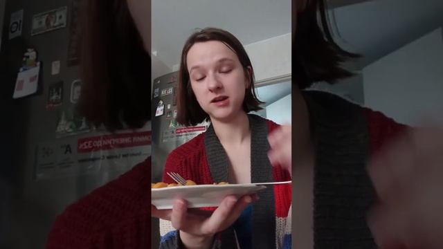 Мукбанг. Ем макорони.