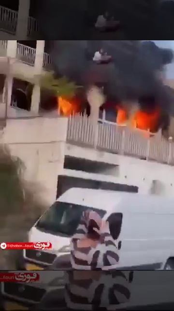 Израильтяне выпрыгивают из окон.