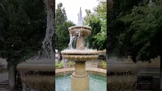Уютный дворик с фонтаном в центре древнего Херсонеса Таврического.