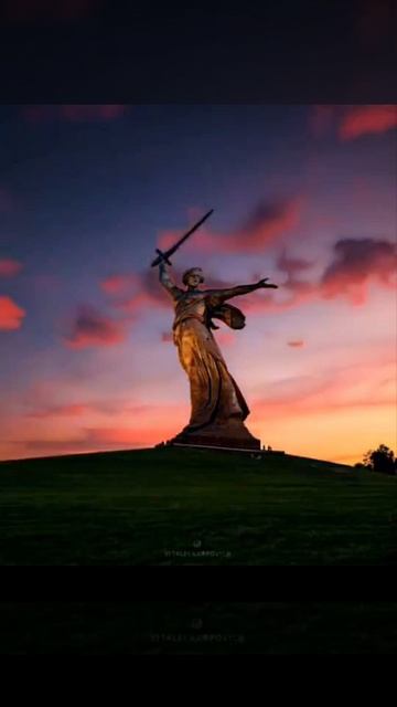 Взгляни на небо, посмотри, как плывут облака! Родина мать зовёт! #Волгоград #Сталинград #родина #mot
