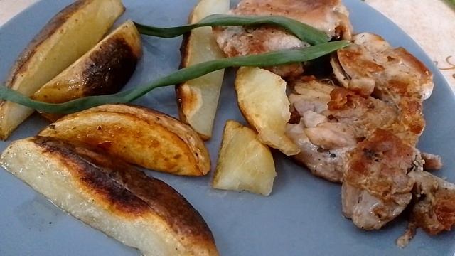 Жареный картафель с курочкой.