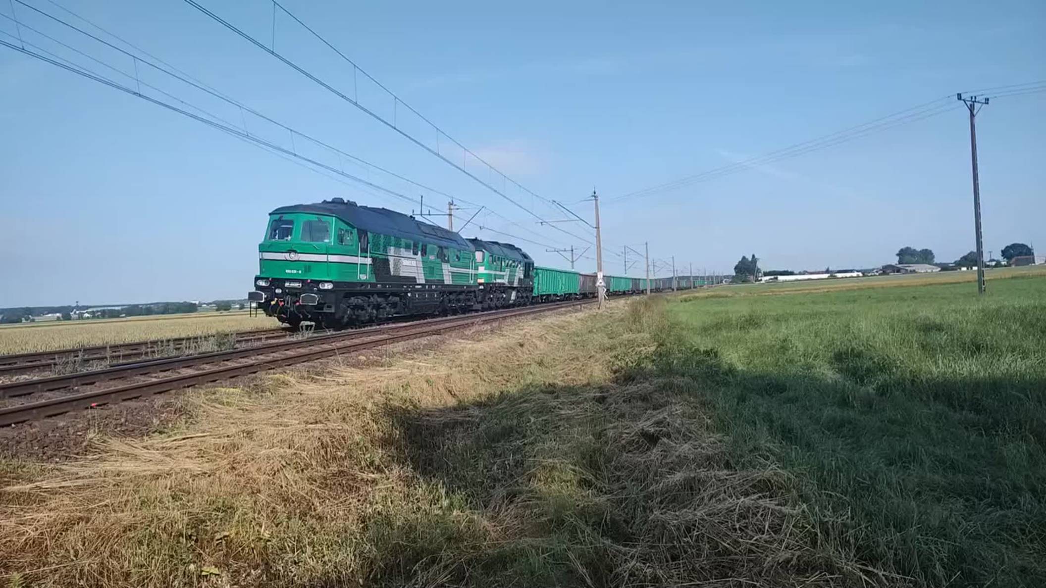 Встречные поезда, тепловозы BR232-537-1 / M62-0023 и электричка Pesa Dart