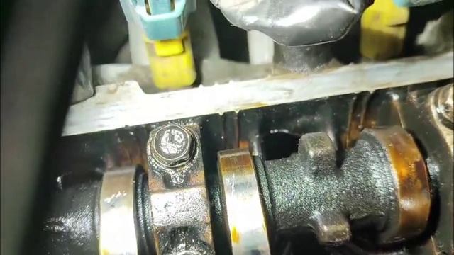 Тонкости смены маслосъемных колпачков без снятия головки на примере Toyota Raum