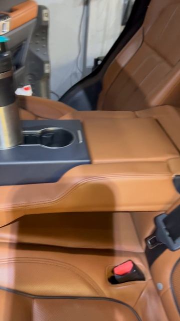 Комфортный подлокотник и секция длинномеров на Range Rover sport