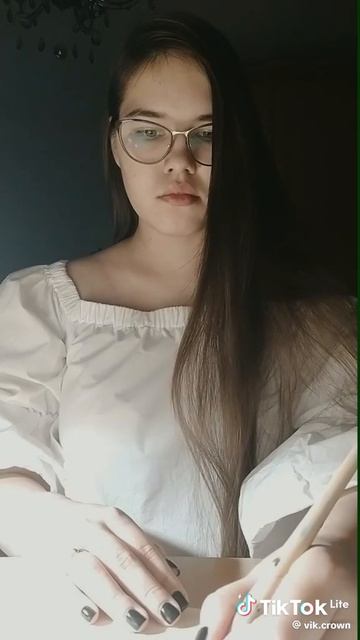 Светя другим сгораю сам
