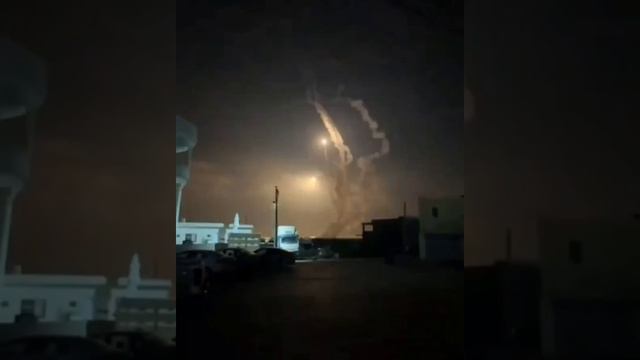 Огромные бабахи в Тель-Авиве. Местная публика в восторге.