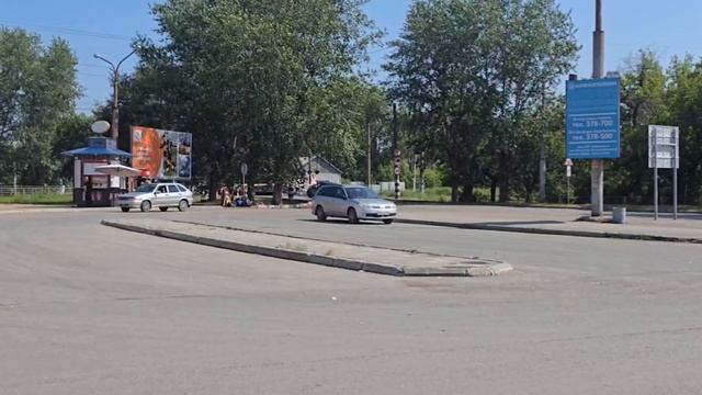 В Каменске-Уральском восстанавливают пешеходные дорожки и автобусные остановки. Панорама 17.06.25