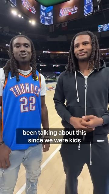 Cason Wallace had a special guest in the house last night, his big brother & Hawks guard Keaton!