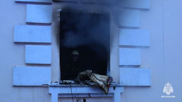 ⏺Жители дома на улице Урицкого поблагодарили смоленских пожарных за спасение 23 человек и 6 животных