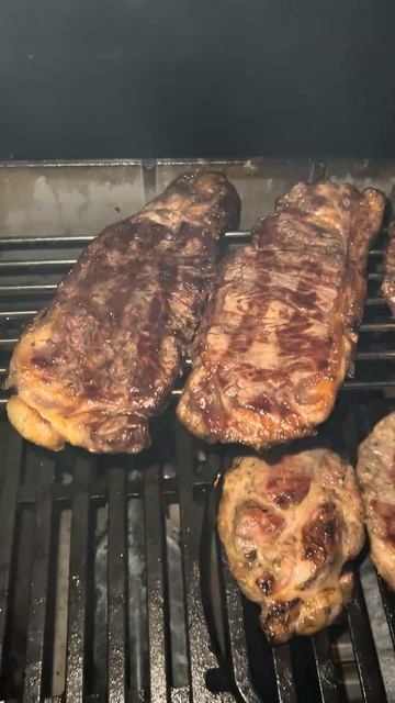 Стейки на решетке! #мясныедвижения #bbq #food #еда #шашлык #стейк
