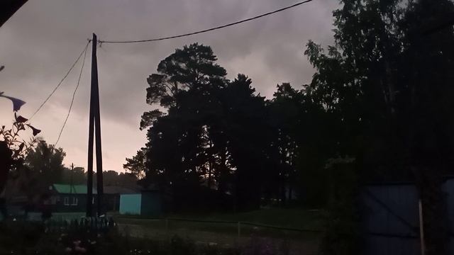 Дождались дождя! Пытаюсь снять на видео молнию