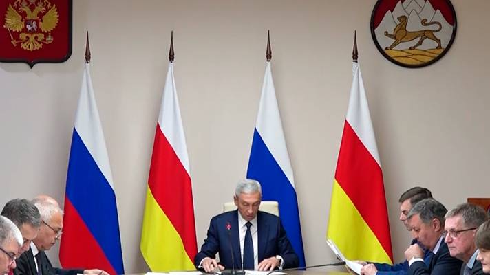 Борис Джанаев провёл заседание Правительства