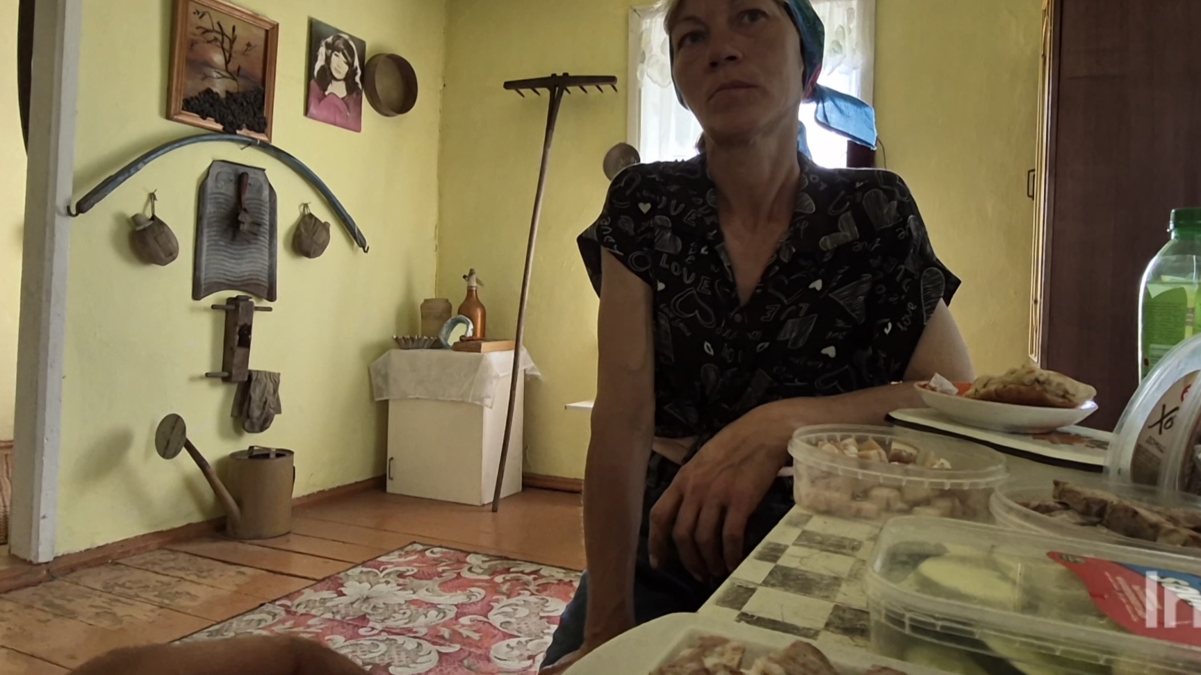 Обедаем на даче,протяпали весь огород