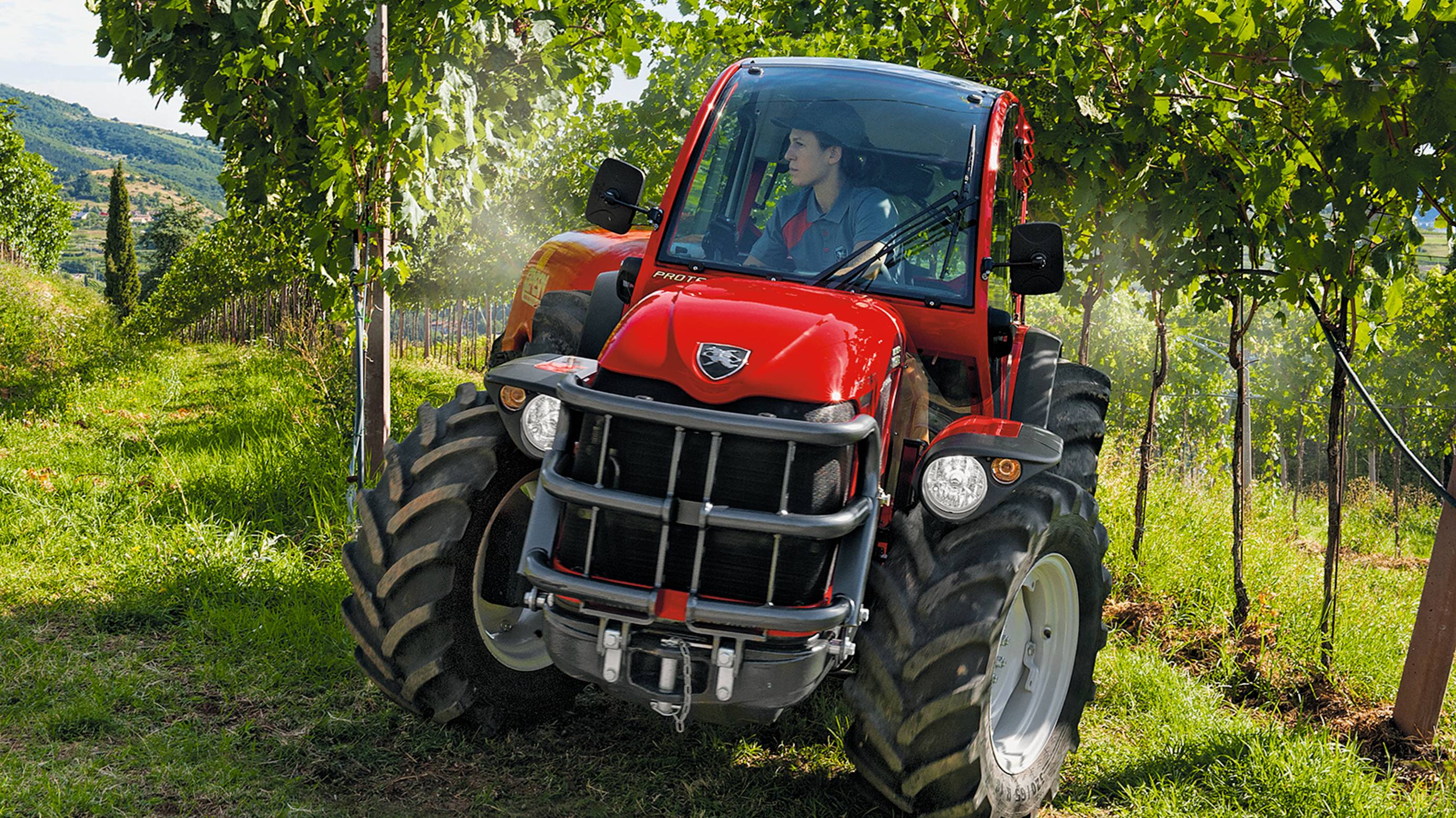 Antonio Carraro TGF 10900 R - Самый низкий компактный трактор для любых сложных задач!