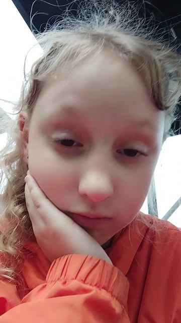 Под горкой сидим
